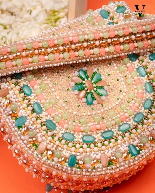 Seaside_Bloom_Beaded_Handbag